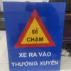 Biển cảnh báo đi chậm xe ra vào thường xuyên 70 x 90cm