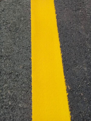 Sơn Vạch Kẻ Đường Màu Vàng Nhanh Khô, Độ Bám Bền Lâu