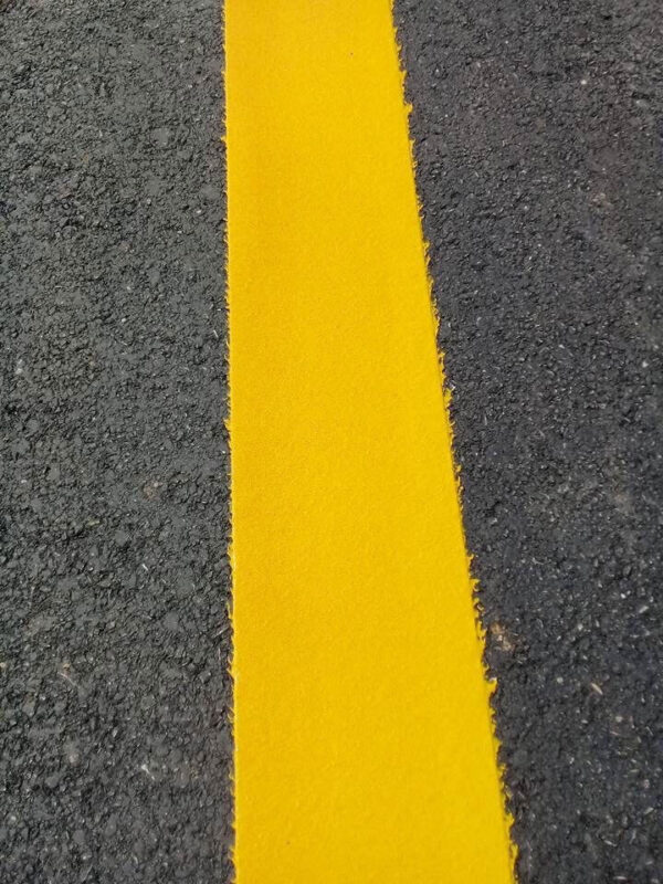 Sơn Vạch Kẻ Đường Màu Vàng Nhanh Khô, Độ Bám Bền Lâu